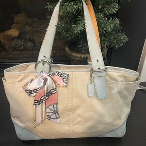 👜 Coach Canvas & Leather Tote – Perfect Daily / Diaper / Gym / Weekend Bag